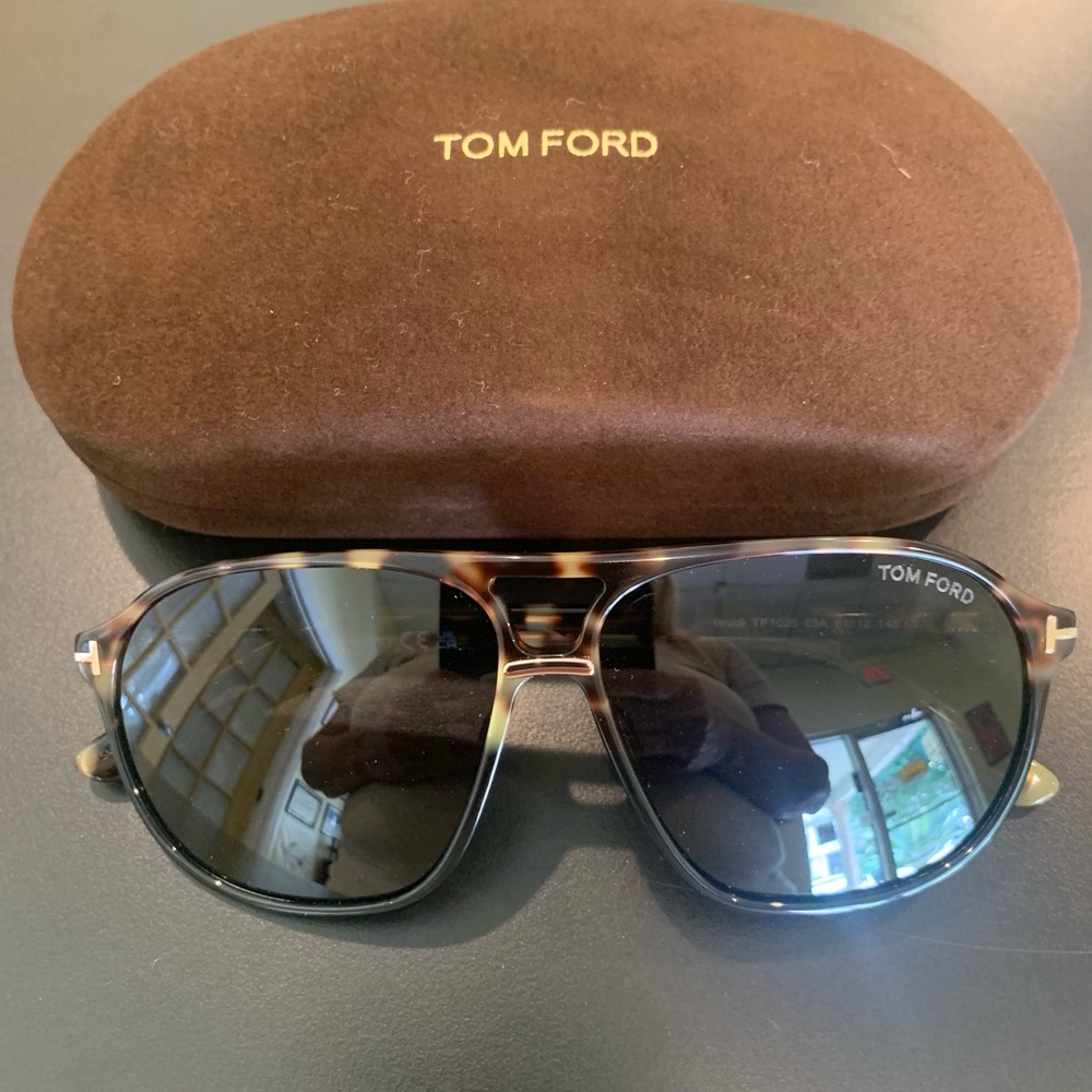 TOM FORD BRUCE TF1026 Col 05A 
Tokyo Tortoise / Black. 61mm
Aviator Sunglasses